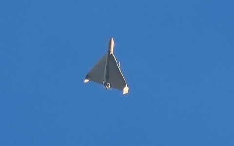 Neue Drohnenschwärme erreichen die Ukraine. (Archivbild) - Foto: Efrem Lukatsky/AP/dpa