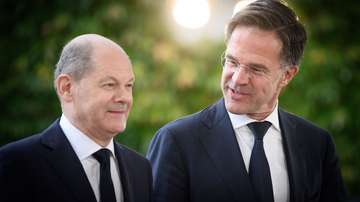 Nato-Generalsekretär Mark Rutte (r) hält die Kritik an der Ukraine-Politik von Bundeskanzler Olaf Scholz für unfair. (Archivbild) - Foto: Bernd von Jutrczenka/dpa