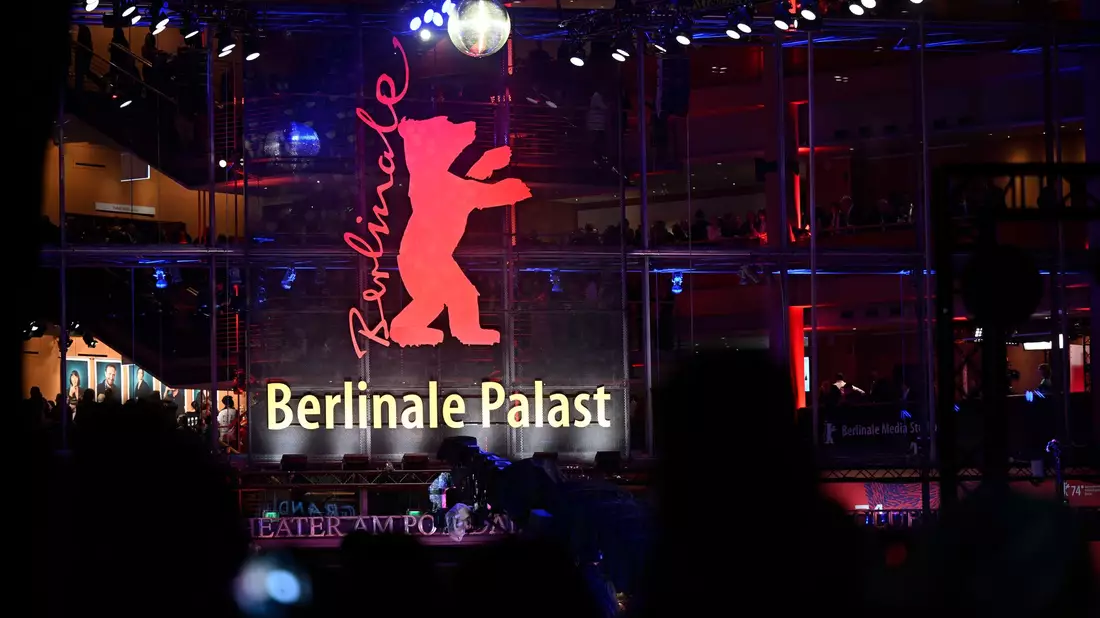 Für große Premieren im Berlinale Palast werden die Ticketpreise erhöht. (Archivbild) - Bild: Monika Skolimowska/dpa