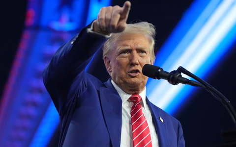 Trump lässt sich von Kritik an gesellschaftlicher Stigmatisierung nicht beeindrucken. - Foto: Rick Scuteri/FR157181/AP/dpa Trump lässt sich von Kritik an gesellschaftlicher Stigmatisierung nicht beeindrucken. - Foto: Rick Scuteri/FR157181/AP/dpa