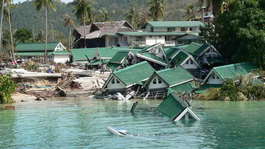 Auch auf thailändischen Inseln wie Koh Phi Phi hatte der Tsunami katastrophale Folgen. (Archivbild) - Bild: picture alliance / dpa