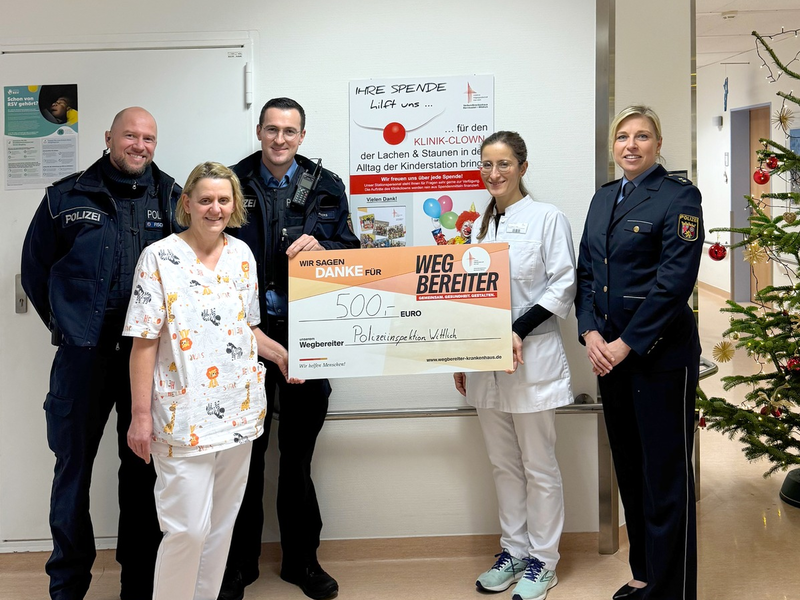 POL-PDWIL: Spendenübergabe der Polizeiinspektion Wittlich an das Verbundkrankenhaus Bernkastel-Wittlich für den Einsatz des Klinikclowns - Foto: presseportal.de
