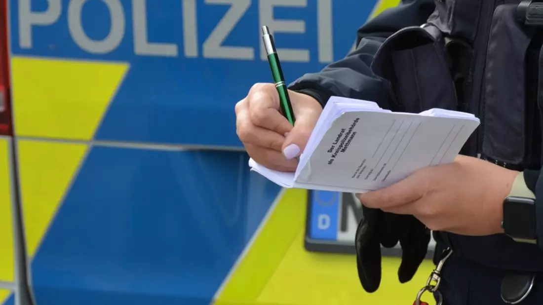 POL-ME: Nach Verkehrsunfallflucht und vorsätzlicher Brandstiftung an einem Auto - Polizei sucht Zeugen - Haan / Erkrath - 2412094 - Bild: presseportal.de