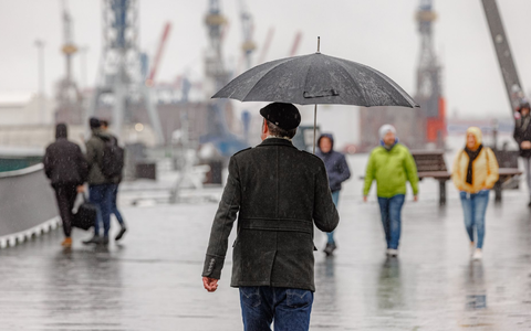 Ungemütliches und stürmisches Wetter ist für die Nordseeküste vorhergesagt - doch die befürchtete Sturmflut ist ausgeblieben.  - Foto: Markus Scholz/dpa
