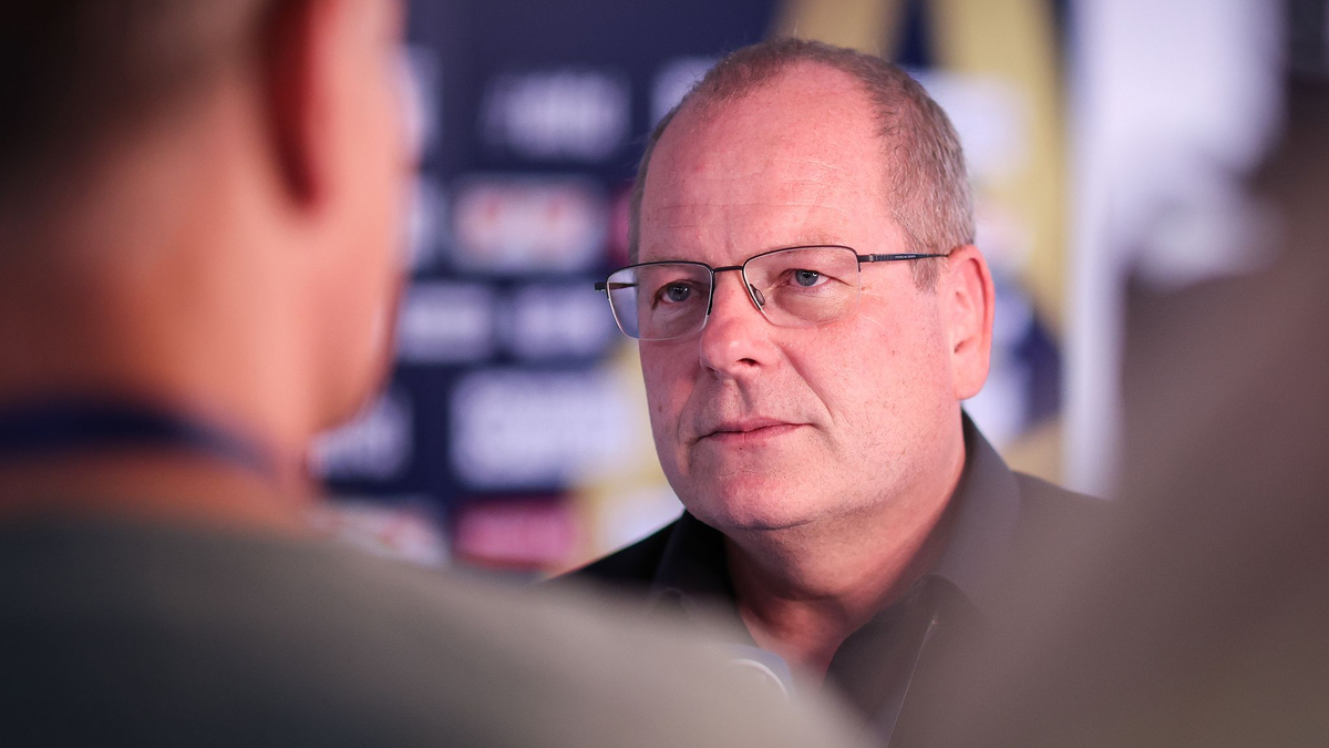 Magdeburgs Manager Marc-Henrik Schmedt beantragte die Spielverlegung. - Foto: Ronny Hartmann/dpa