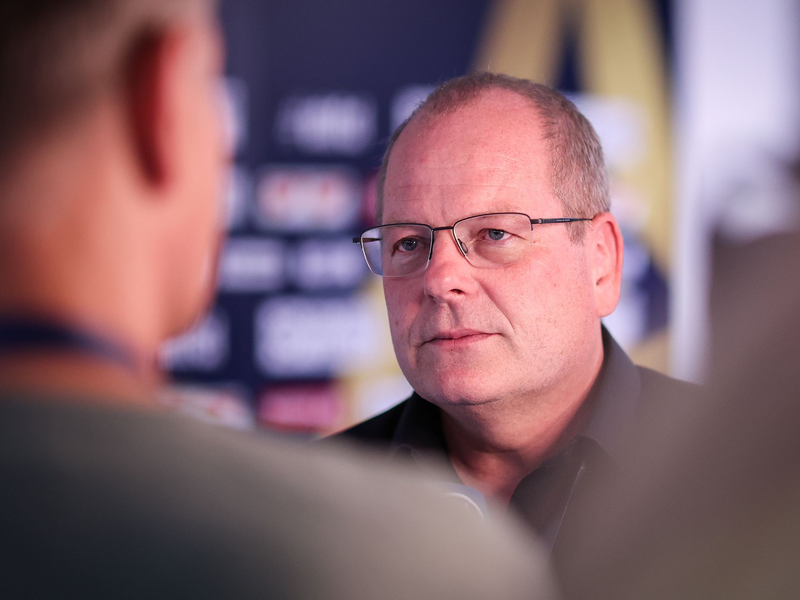 Magdeburgs Manager Marc-Henrik Schmedt beantragte die Spielverlegung. - Foto: Ronny Hartmann/dpa