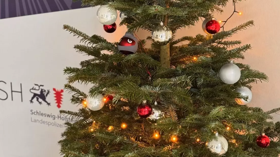 POL-KI: 241223.3 Kiel / Plön: Die Pressestelle der Polizeidirektion Kiel wünscht schöne und besinnliche Weihnachtstage - Bild: presseportal.de