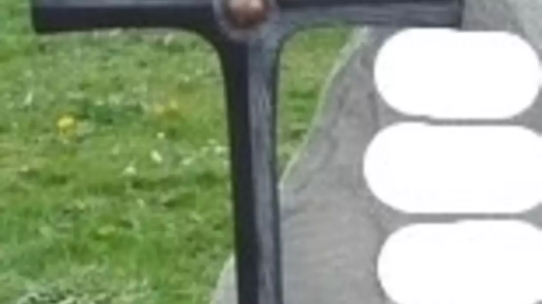 POL-UL: (BC) Langenenslingen - Diebstahl auf Friedhof / Ein Unbekannter entwendete in den vergangenen Tagen ein Grabkreuz in Langenenslingen. - Bild: presseportal.de