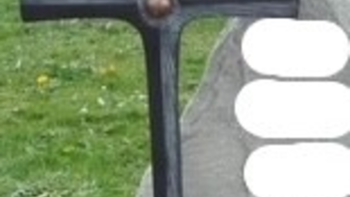 POL-UL: (BC) Langenenslingen - Diebstahl auf Friedhof / Ein Unbekannter entwendete in den vergangenen Tagen ein Grabkreuz in Langenenslingen. - Foto: presseportal.de