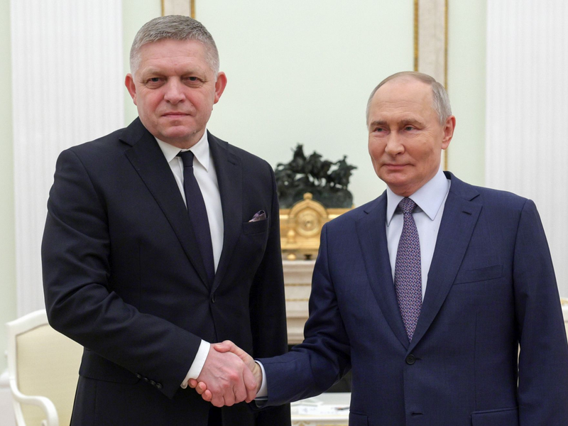 Der ukrainische Präsident Wolodymyr Selenskyj hat schwere Vorwürfe gegen den slowakischen Premier Robert Fico nach dessen Besuch bei Kremlchef Wladimir Putin  - Foto: Gavriil Grigorov/Sputnik/Kremlin Pool/AP/dpa