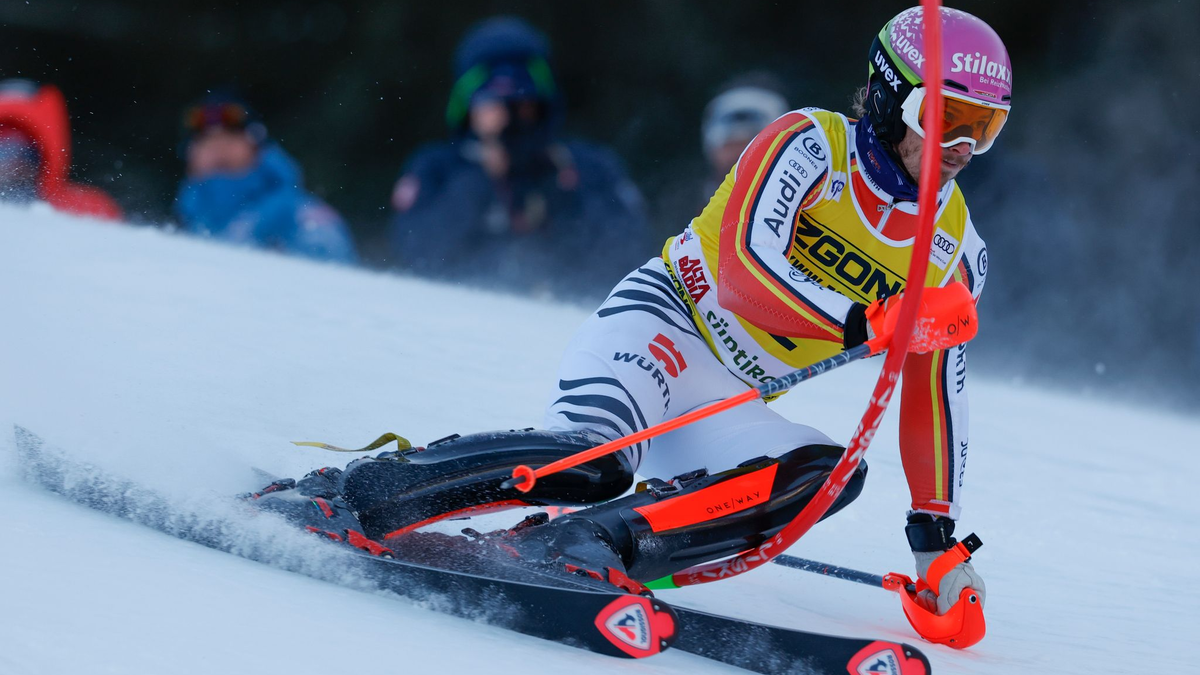 Hadert mit mangelndem Selbstvertrauen: Linus Straßer. - Foto: Alessandro Trovati/AP/dpa