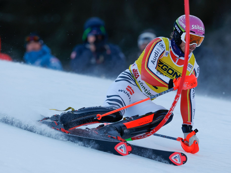 Hadert mit mangelndem Selbstvertrauen: Linus Straßer. - Foto: Alessandro Trovati/AP/dpa