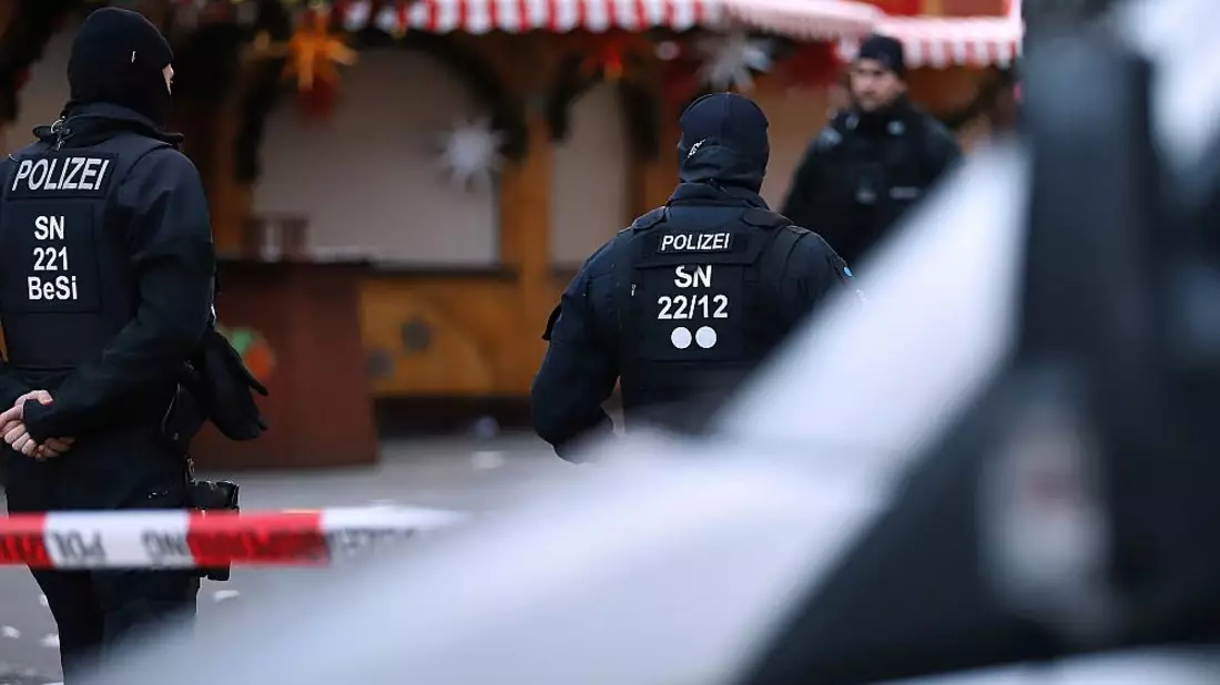 Polizisten nach Anschlag auf Magdeburger Weihnachtsmarkt am 21.12.2024 - Bild: über dts Nachrichtenagentur