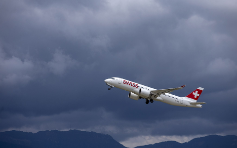 Ein Sonderflug bringt die von einem Notfall bei der Swiss betroffenen Passagiere nach Zürich - Foto: Salvatore Di Nolfi/KEYSTONE/dpa