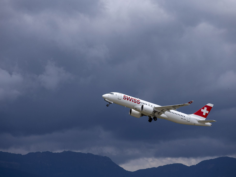 Ein Sonderflug bringt die von einem Notfall bei der Swiss betroffenen Passagiere nach Zürich - Foto: Salvatore Di Nolfi/KEYSTONE/dpa