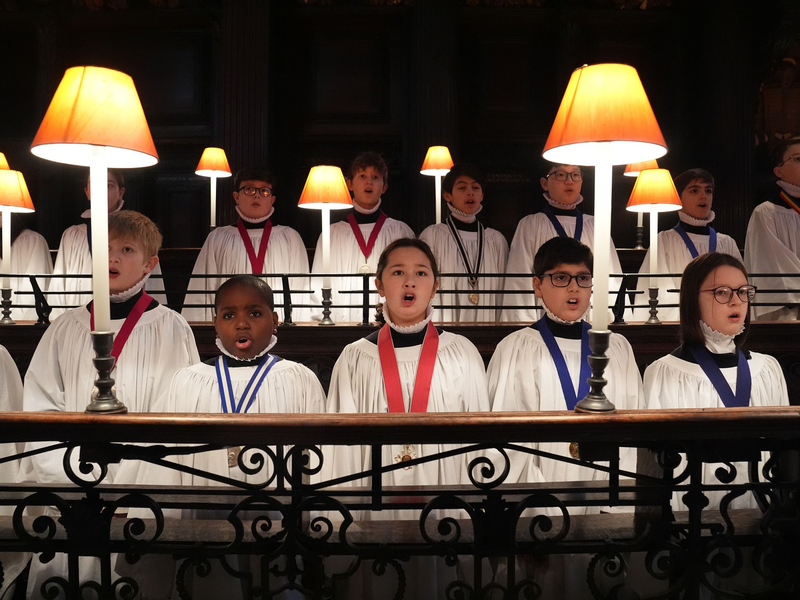 Zum ersten Mal dürfen Mädchen im Chor von St. Paul's mitsingen. - Foto: Lucy North/PA Wire/dpa