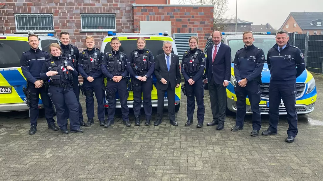 POL-WAF: Warendorf/Kreis Warendorf. Innenminister überraschte Warendorfer Polizisten am Heiligabend - Bild: presseportal.de