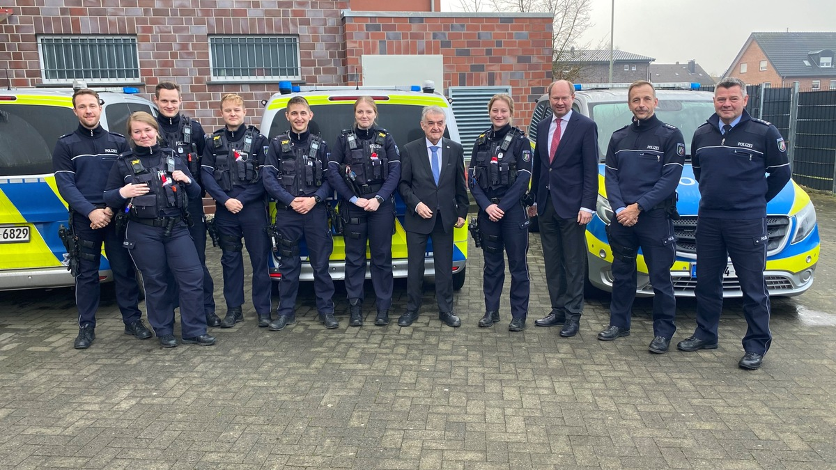 POL-WAF: Warendorf/Kreis Warendorf. Innenminister überraschte Warendorfer Polizisten am Heiligabend - Foto: presseportal.de