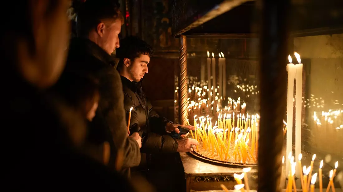 Überschattet vom Krieg in Gaza fielen die Weihnachtsfeiern in Bethlehem eher gedämpft aus.  - Bild: Matias Delacroix/AP/dpa