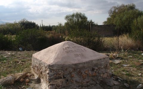 Das Bauwerk verläuft zum größten Teil unterirdisch, ist gut erhalten und führt Wasser. - Foto: --/Archäologisches Amt West-Attikas (EFADA)/dpa