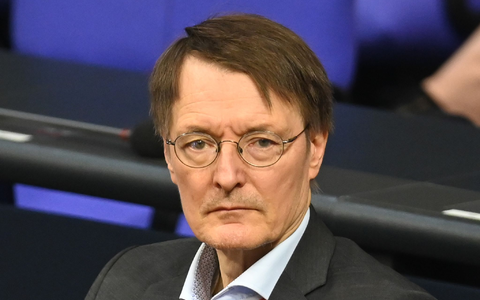 Bundesgesundheitsminister Karl Lauterbach (SPD) ist wohl kein Fan der gehypten Süßigkeit. (Archivbild) - Foto: Anna Ross/dpa Bundesgesundheitsminister Karl Lauterbach (SPD) ist wohl kein Fan der gehypten Süßigkeit. (Archivbild) - Foto: Anna Ross/dpa