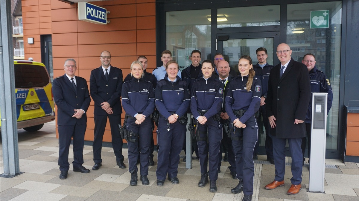 POL-KLE: Kevelaer - Landrat dankt an Heiligabend Beamtinnen und Beamten der Polizeiwache Kevelaer - Foto: presseportal.de