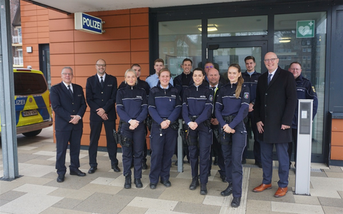POL-KLE: Kevelaer - Landrat dankt an Heiligabend Beamtinnen und Beamten der Polizeiwache Kevelaer - Foto: presseportal.de POL-KLE: Kevelaer - Landrat dankt an Heiligabend Beamtinnen und Beamten der Polizeiwache Kevelaer - Foto: presseportal.de
