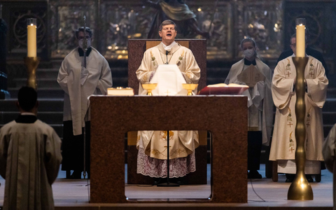 Etliche Besucher haben in Freiburg den Gottesdienst von Erzbischof Burger an Heiligabend gestört. (Symbolfoto). - Foto: Philipp von Ditfurth/dpa Etliche Besucher haben in Freiburg den Gottesdienst von Erzbischof Burger an Heiligabend gestört. (Symbolfoto). - Foto: Philipp von Ditfurth/dpa