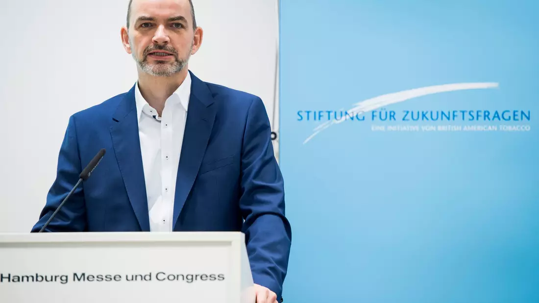 Kriege, Klimawandel, wirtschaftlichen Unsicherheiten, Inflation und Migrationsfragen prägen die Stimmungslage der Bundesbürger zum Jahresbeginn 2025, sagt der Leiter der Stiftung für Zukunftsfragen, Prof. Ulrich Reinhardt. - Bild: Malte Christians/dpa