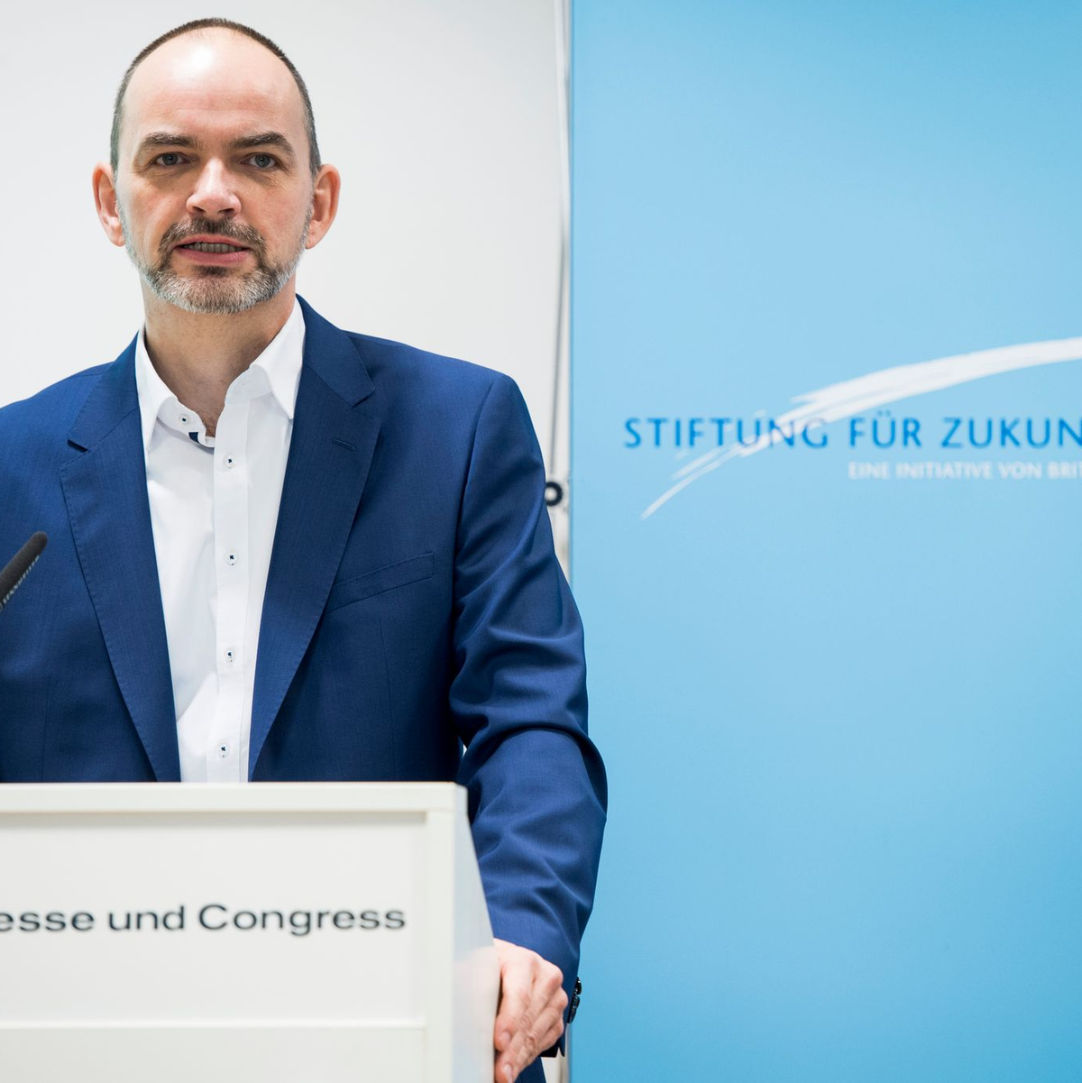 Kriege, Klimawandel, wirtschaftlichen Unsicherheiten, Inflation und Migrationsfragen prägen die Stimmungslage der Bundesbürger zum Jahresbeginn 2025, sagt der Leiter der Stiftung für Zukunftsfragen, Prof. Ulrich Reinhardt. - Foto: Malte Christians/dpa
