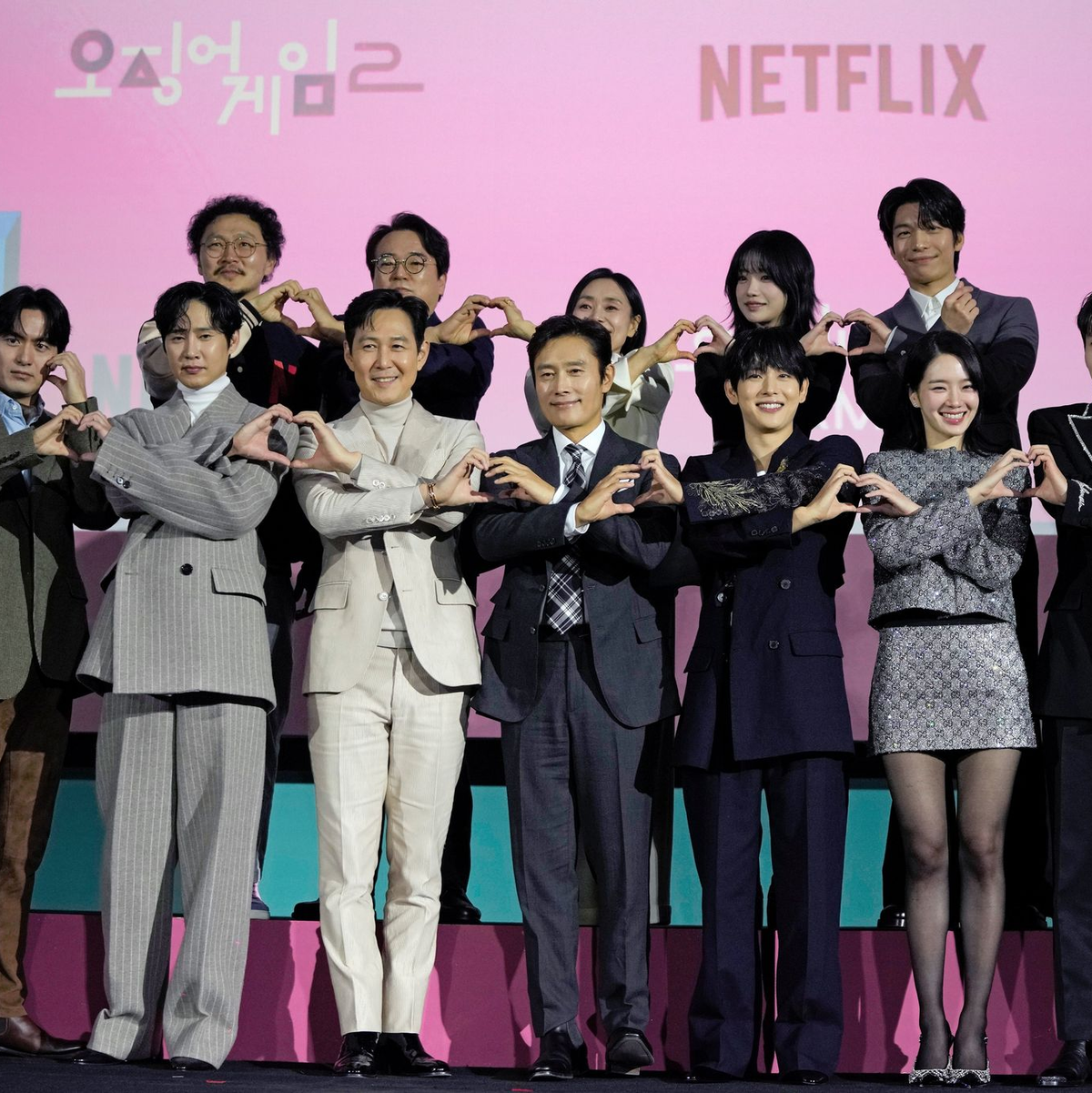 Stars der Serie «Squid Game» bei der Weltpremiere der zweiten Staffel in Seoul am 9. Dezember (Foto aktuell). - Foto: Ahn Young-joon/AP/dpa