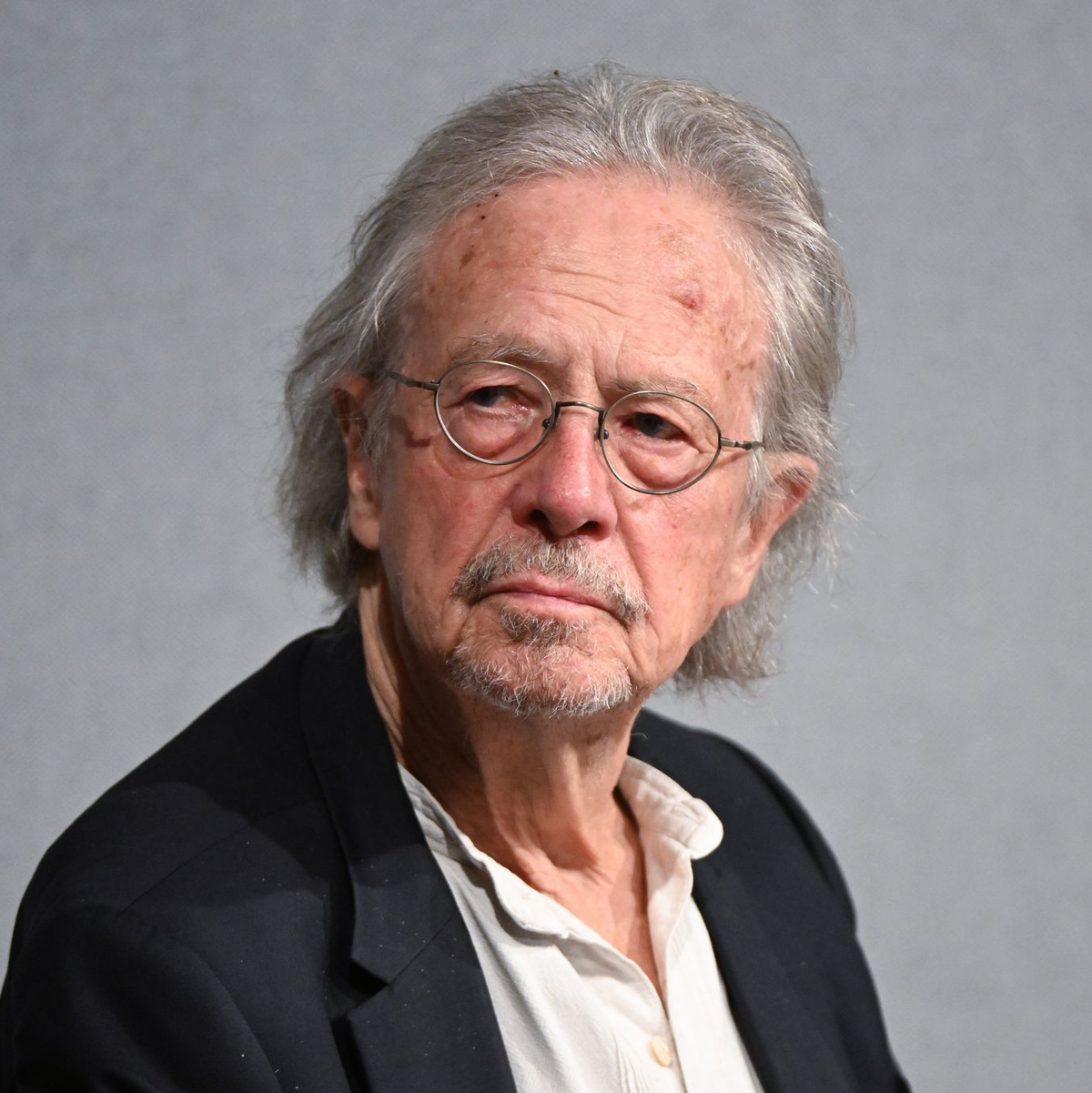 Peter Handke hat ein Stück für die Bühne verfasst. (Archivbild) - Foto: Bernd Weißbrod/dpa