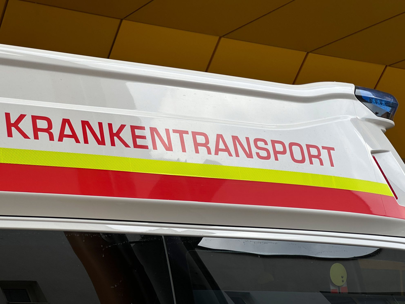 Ein kleiner Junge hat bei einem Unfall auf einem Bauernhof in Österreich einen Arm verloren. (Archivbild)  - Foto: Matthias Röder/dpa