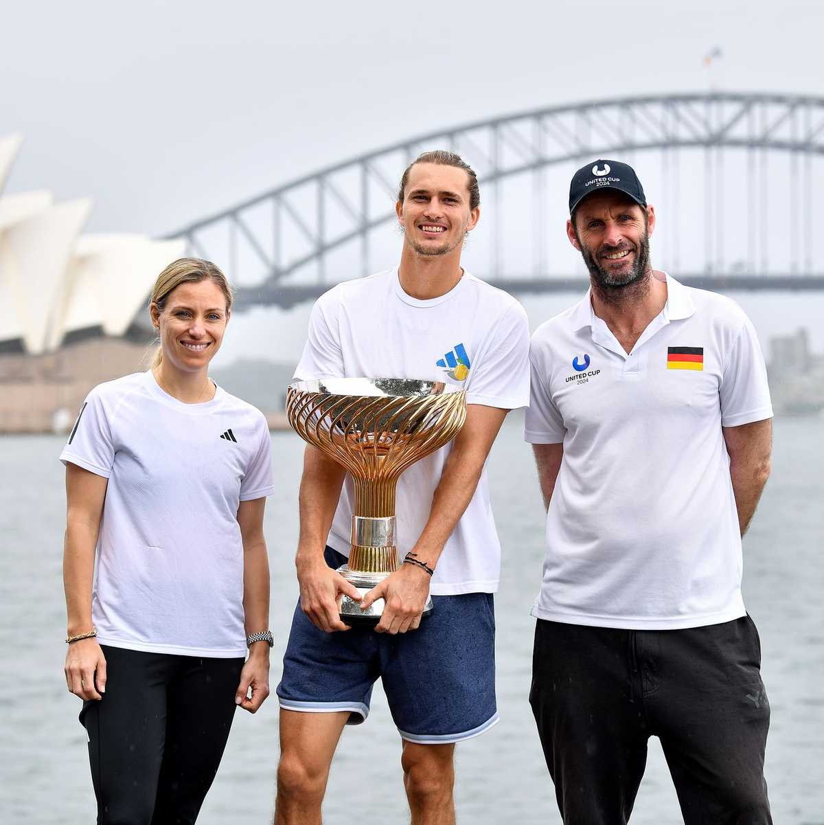 Das deutsche Team um Alexander Zverev (Mitte) gewann 2024 den United Cup. - Foto: Bianca De Marchi/AAP/dpa