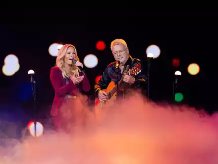 Sängerin Helene Fischer und Sänger Reinhard Mey. - Foto: Rolf Vennenbernd/dpa