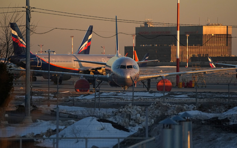 Auf Flughäfen der russischen Hauptstadt kommt es immer wieder zu vorübergehenden Verboten von Starts und Landungen aus Sicherheitsgründen, wenn etwa die Flugabwehr im Einsatz ist. (Archivbild) - Foto: Pavel Golovkin/AP/dpa