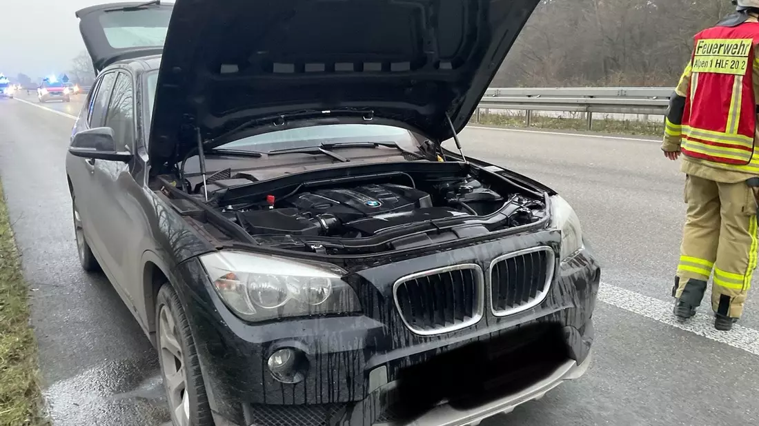 FW Alpen: Brandereignis auf der Autobahn 57 - Bild: presseportal.de