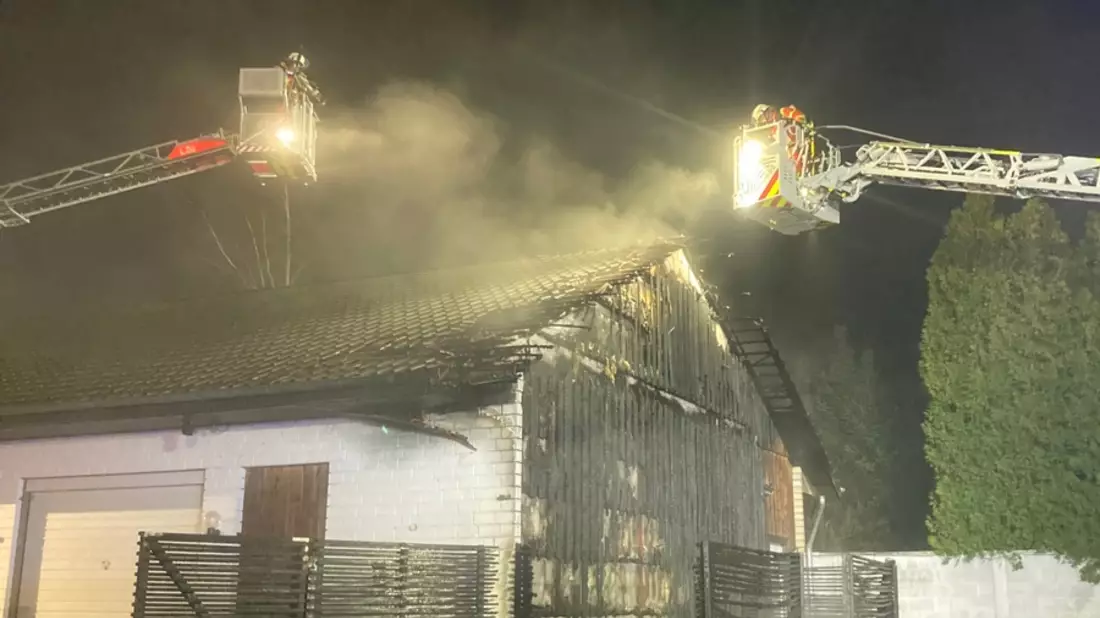 FW Minden: Brand einer Hausfassade - Bild: presseportal.de