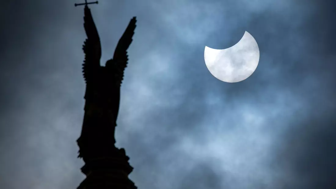Eine partielle Sonnenfinsternis ist am 29. März in den Vormittagsstunden beobachtbar. (Symbolbild) - Bild: Jens Büttner/dpa