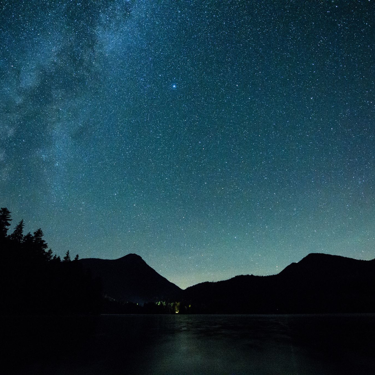 Der aktivste Meteorstrom des Jahres macht sich in der zweiten Augustwoche bemerkbar: die Perseïden. (Archivbild) - Foto: Matthias Balk/dpa/dpa-tmn