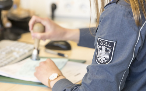 HZA-KR: Weihnachten und Black Friday: Wichtige Hinweise des Hauptzollamts Krefeld zu Bestellungen und Geschenken aus dem Ausland - Foto: presseportal.de