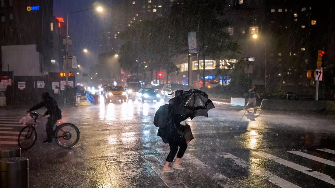 Um die Kosten des Klimawandels zu finanzieren, bittet New York Klimasünder zur Kasse. (Archivbild) - Bild: Craig Ruttle/AP/dpa