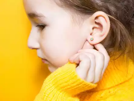 Ohrringe bei Kindern: Unbedenklich oder unnötiges Risiko? - Foto: presseportal.de
