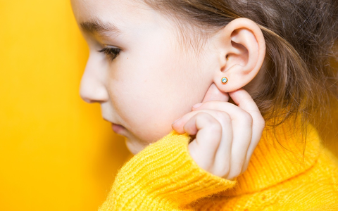 Ohrringe bei Kindern: Unbedenklich oder unnötiges Risiko? - Foto: presseportal.de