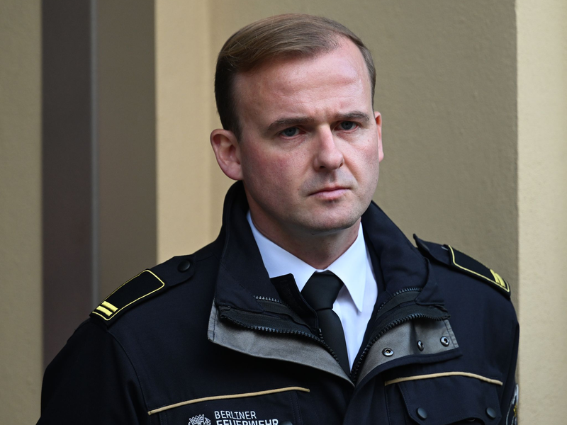 Der Berliner Feuerwehrsprecher Vinzenz Kasch hätte nichts gegen ein generelles Böllerverbot. (Archivbild) - Foto: Soeren Stache/dpa