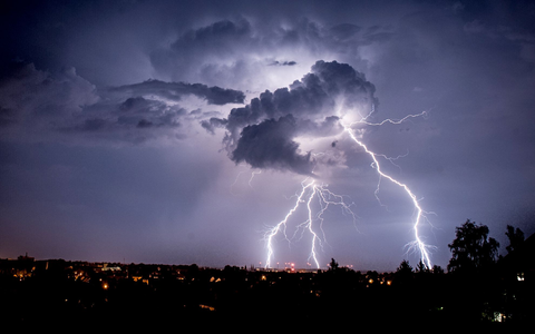 Statistiker haben ganz genau hingeschaut und auch die stärksten Blitze des Jahres ermittelt.   - Foto: Florian Gaertner/dpa-Zentralbild/dpa-tmn