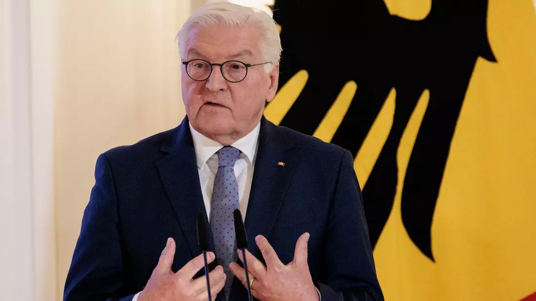 Bundespräsident Frank-Walter Steinmeier im Schloss Bellevue. (Archiv) - Bild: Carsten Koall/dpa