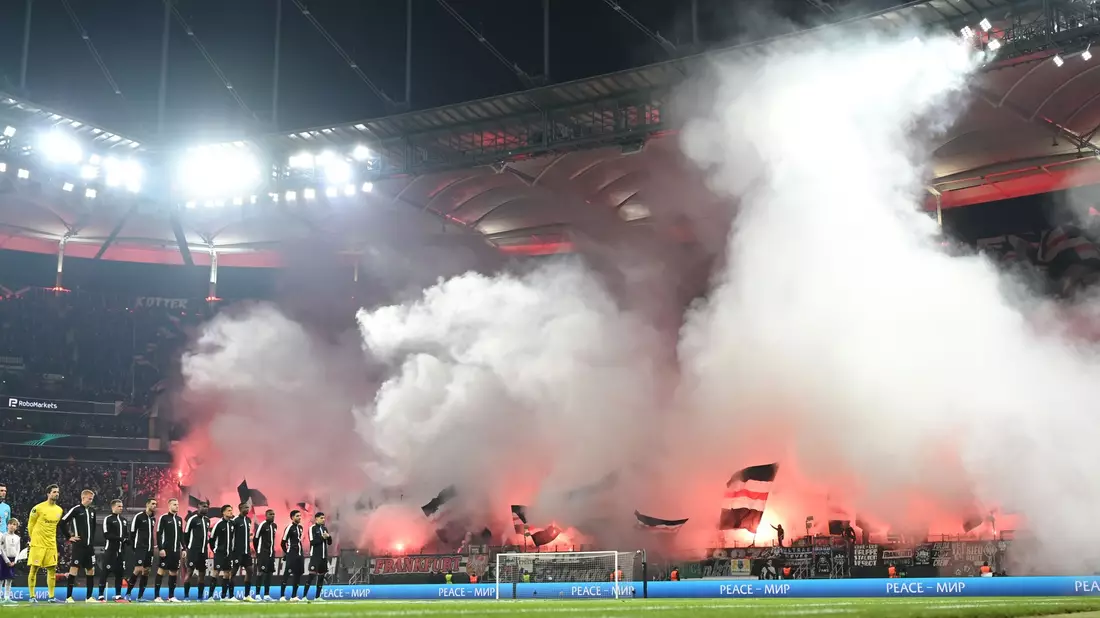 Eintracht Frankfurt musste in der Vorsaison das meiste Geld an den DFB überweisen. - Bild: Arne Dedert/dpa