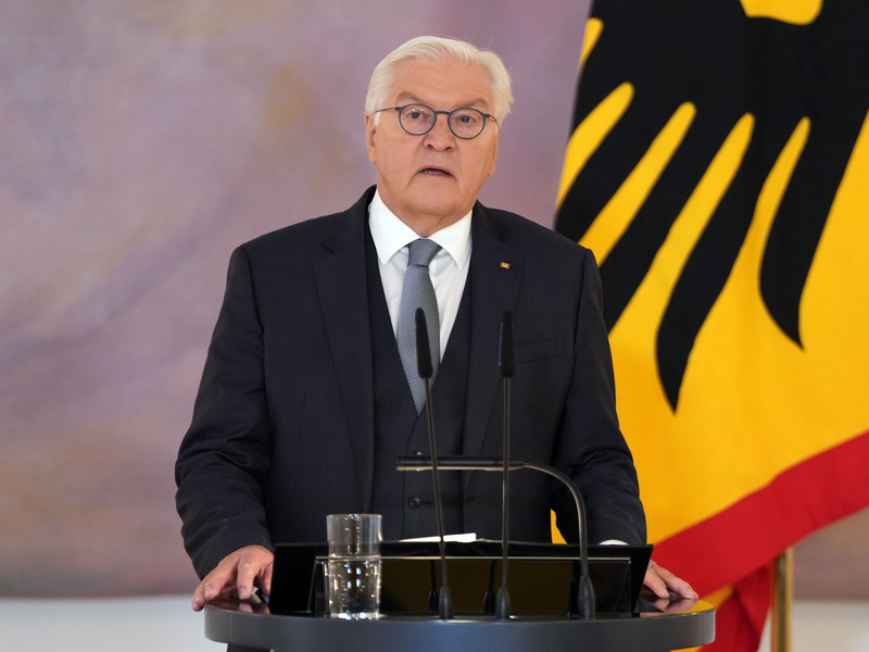 Bundespräsident Steinmeier hat die Auflösung des Bundestags bekannt gegeben. - Foto: Sören Stache/dpa