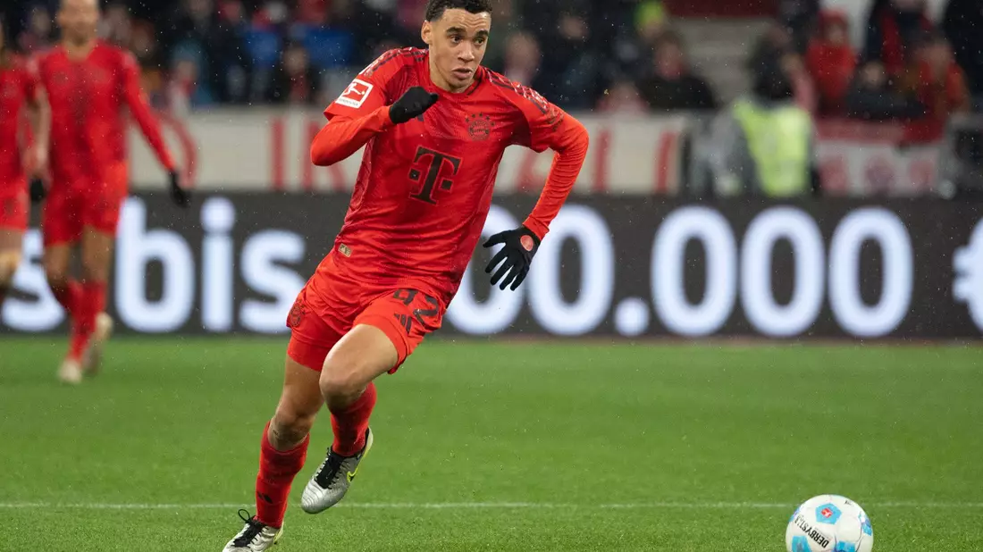 Jamal Musiala fehlt in Mönchengladbach krank. - Bild: Magdalena Henkel/dpa